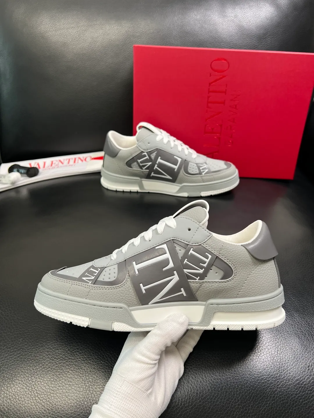 Men's shoes 💰660 VALENTINO High quality top craftsmanship Valentino, sports sneakers counter synchronization, uppers imported from Italy, high-quality splicing colorful complex crafts, imported cowhide lining soft and comfortable, soles: original soles specially provided by the original factory, T men's shoes 💰U exclusive movable molded soles super comfortable, original factory and single goods, welcome to compare, couple size 39-44 (customized 45)